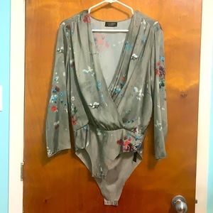 ~(4/$60) Beautiful bodysuit, worn twice and got lots of compliments